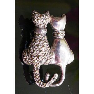 Adorable Vintage Sterling Silver & Marcasite Double Cat Brooch
